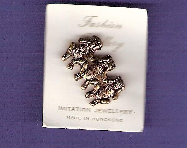 3 Monkeys tin toy novelty brooch 1960s vintage mint on card