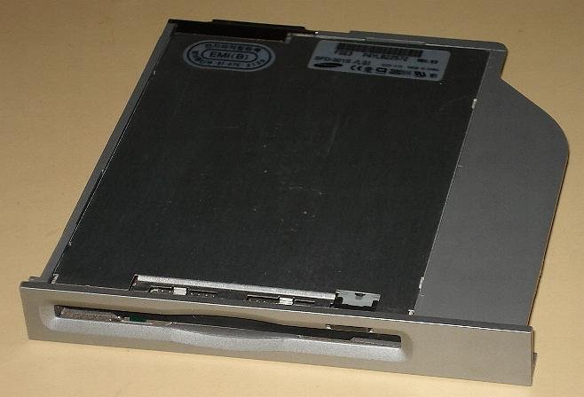 Compaq 1700 series (PN3141BS0019A) internal 3.5 floppy disc drive