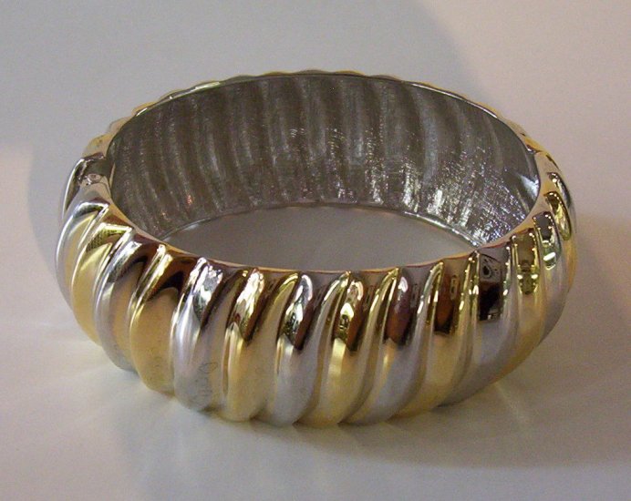 High End Fashion Bangle- FREE SHIPPING