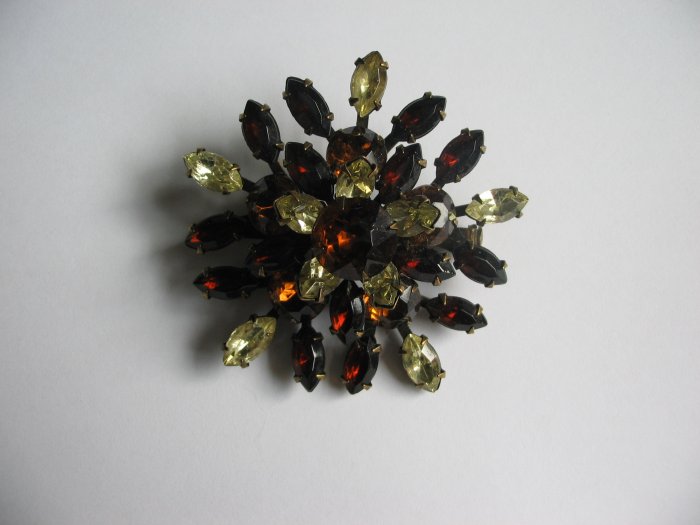 AMBER POINT BROOCH