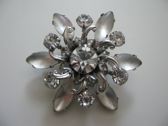 SILVER SWIRL BROOCH