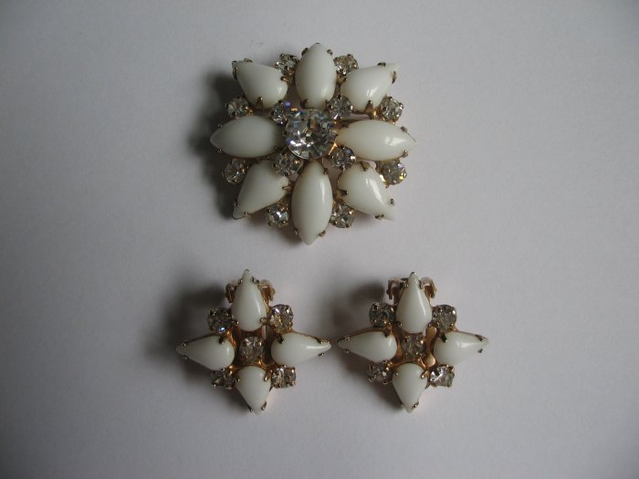 GOLD MILKGLASS SET