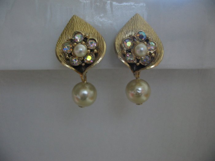 GOLD ENCLOSED EARRINGS