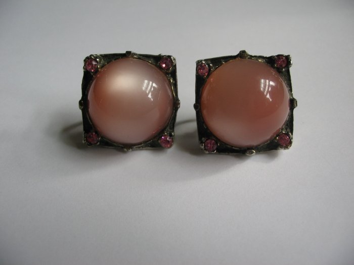 MAUVE SQUARE EARRINGS