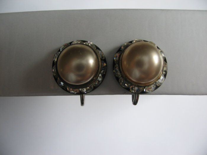 TAUPE PEARL EARRINGS