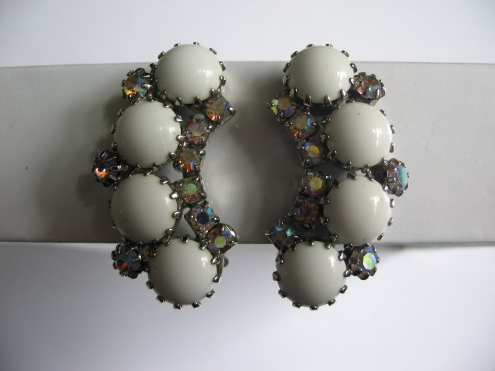 WHITE MILK GLASS EARRINGS