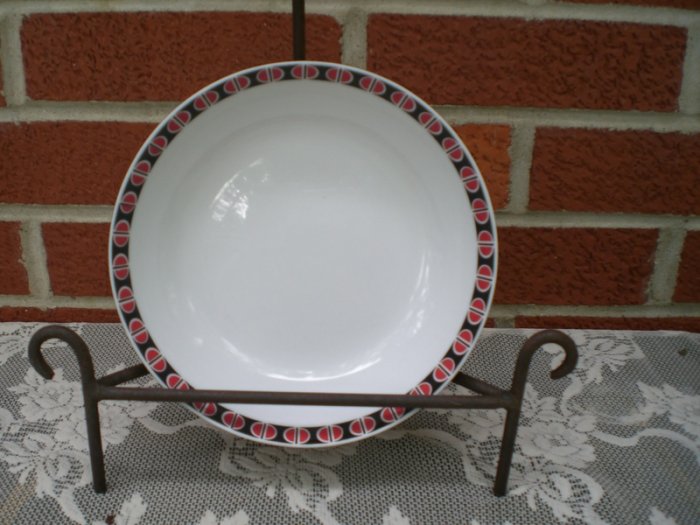 One Mikasa China Ovide 5007 Soup Bowl Ben Seibel Black & Red