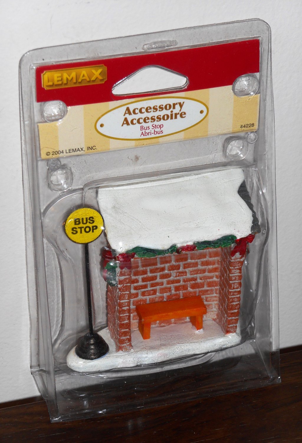 Lemax Christmas Village Collection Accessory 44228 Bus Stop Shelter 2004 NIB