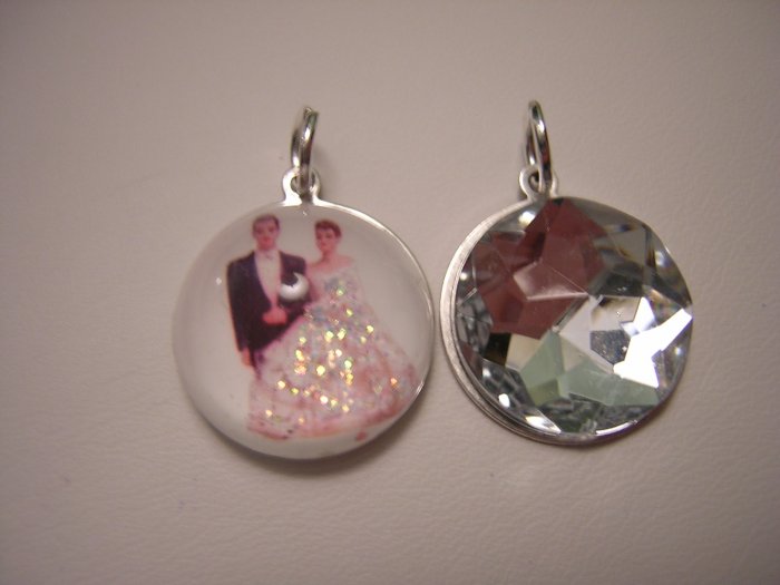 Vintage Style Bride & Groom Bubble Charm