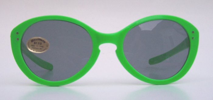 Rare WILLSONITE Retro Vintage Green Plastic Cat Eye Sunglasses
