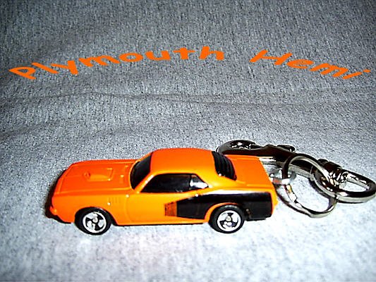 PLYMOUTH HEMI CAR KEYCHAIN & SWIVEL CLIP (FREE SHIPPING)
