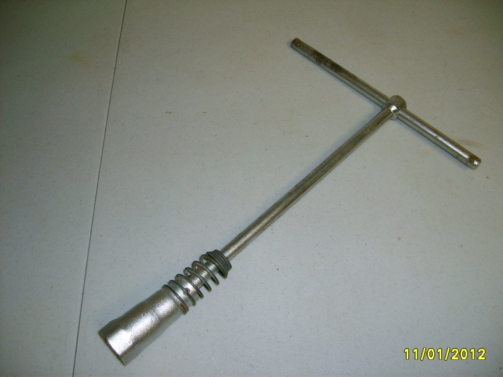 Mercedes Benz Spark Plug Socket with Handle Tool # 0005811067 by Amatador