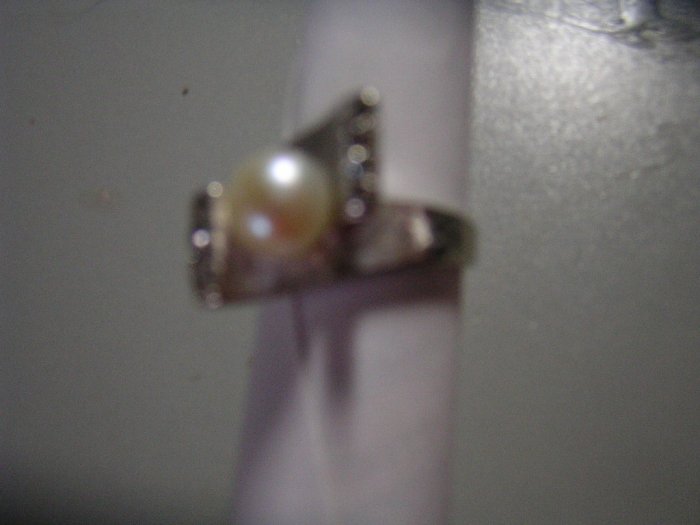 Ladies Pearl & Diamond Ring