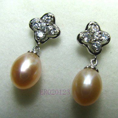 Pink gold stud pearl earring