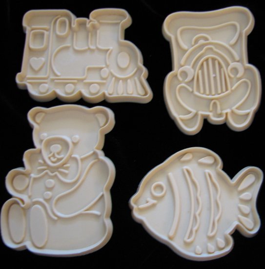 Hutzler Holiday Fish Teddy Bear Cookie Cutter Set of 4 Plastic Cutters