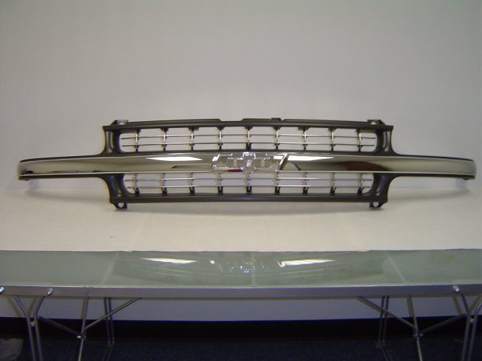 Chev Pickup Full size Silverado1500 Grille CHR/BLK 1999-2002