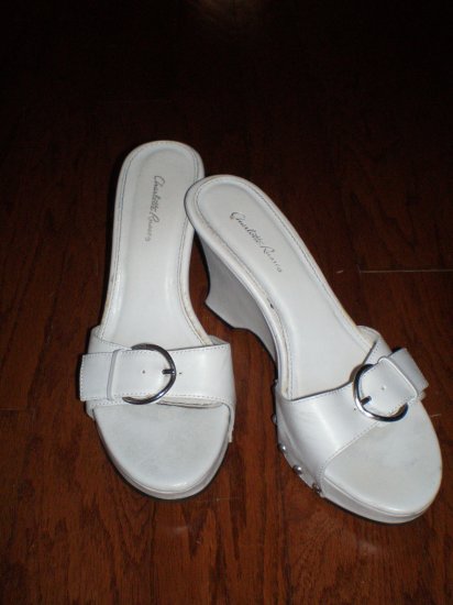 CHARLOTTE RUSSE WHITE WEDGE HEELS - SIZE 7US