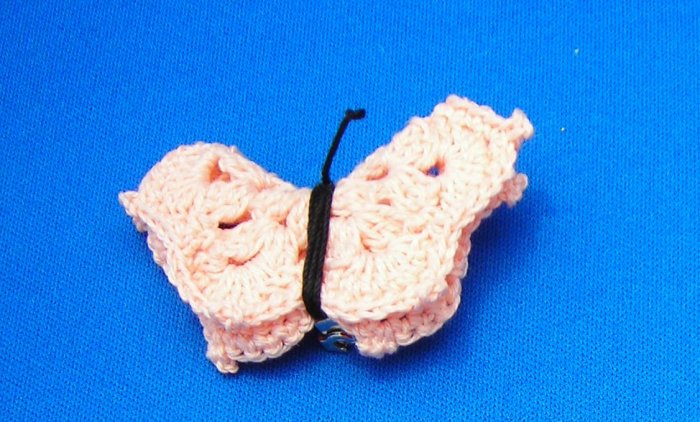 LC627BP - Peach Butterfly Pin