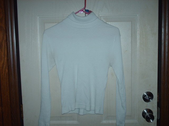 White Children's Ribbed Turtleneck Size Large - Gently Worn