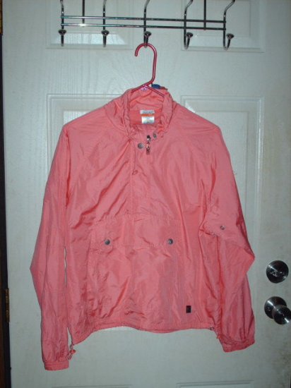 Used Danskin Now Ladies 8/10 Melon Colored Windbreaker Pullover