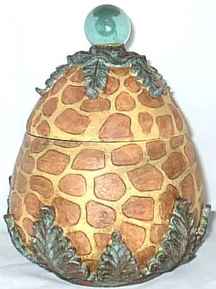SAFARI DECORATIVE BOWL WITH LID.