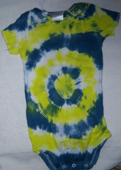 Blue and yellow onesie XL 21-23lbs