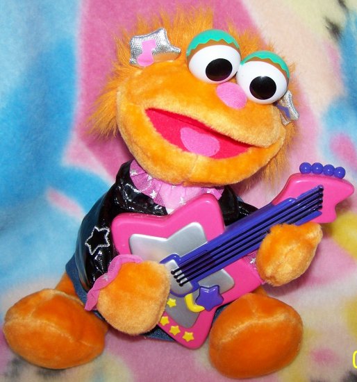 Rock & Roll Zoe, Sings, Plays Guitar, toys,
