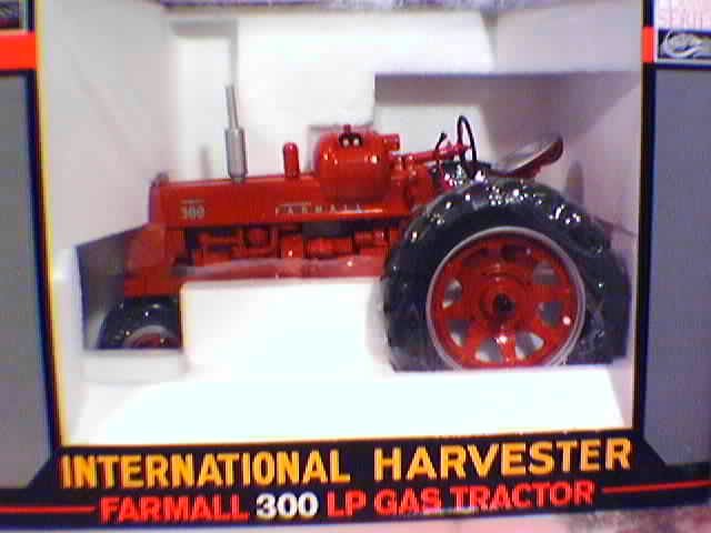 SpecCast IH Farmall 300 LP 1:16 Scale Diecast Tractor