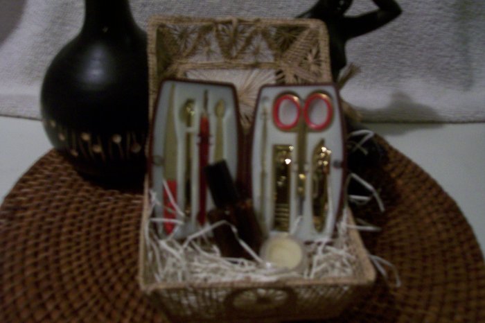 NAIL CARE BASKET