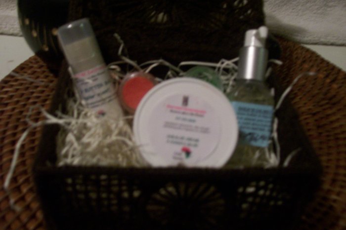SHEA BUTTER LOVERS BASKET- 8 items- OMA' Shea Butter- Whipped Shea*k-shealoe oil/cream