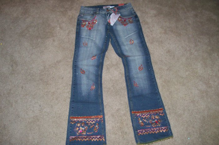 CREST EMBROIDERED JEANS SIZE 5/6
