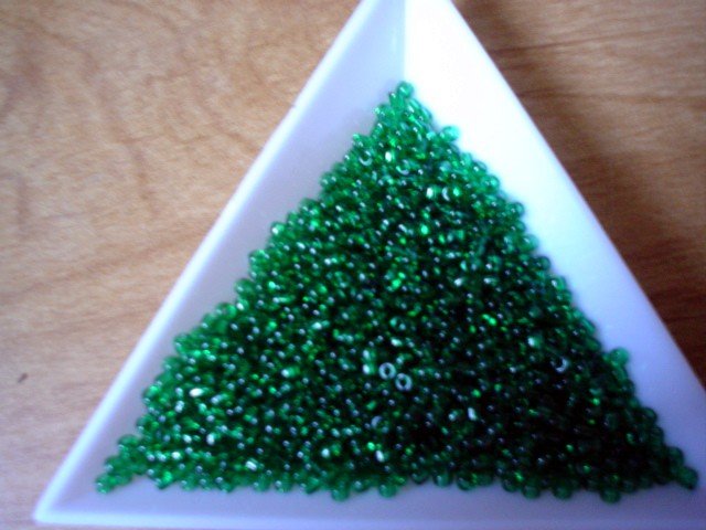 Size 11 Matsuno seed beads transparent emerald 15 grams