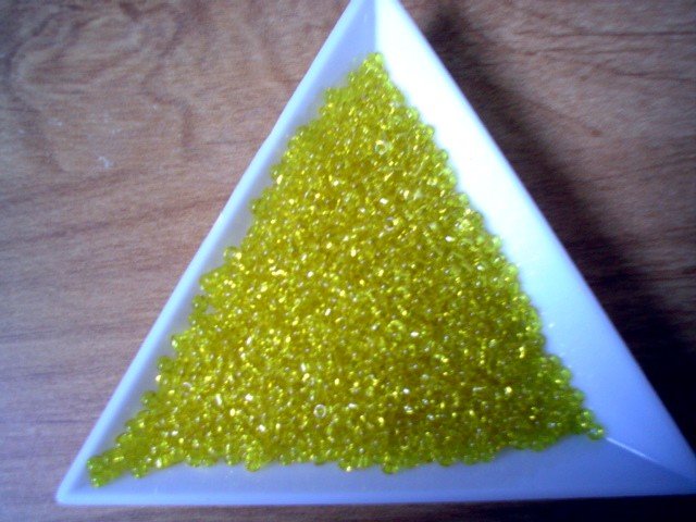 Size 11 Matsuno seed beads transparent yellow 15 grams