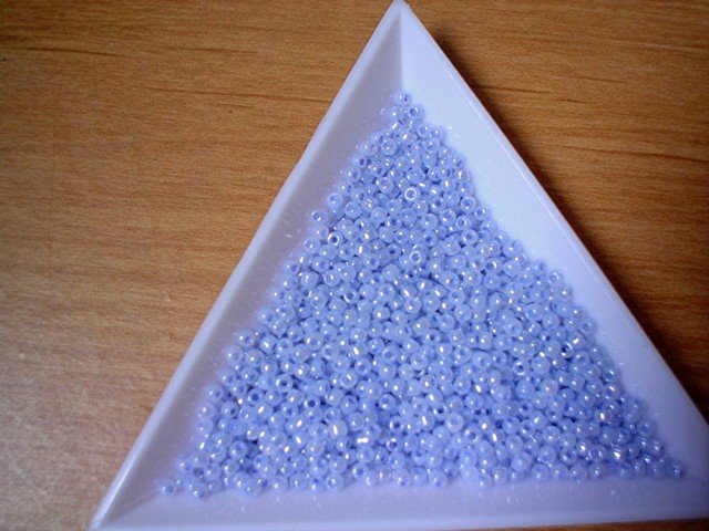 Size 11 pastel opaque seed beads blue 15 grams