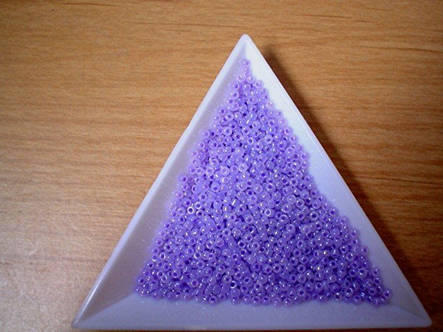 Size 11 pastel opaque seed beads lilac15 grams