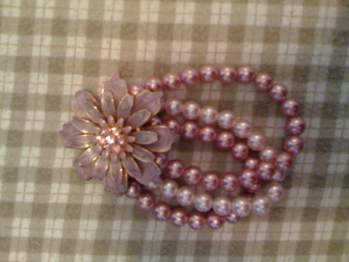 Faux pearl bracelet.