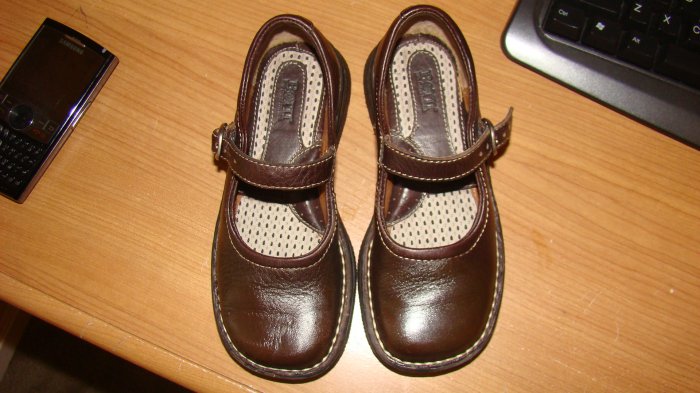 Born Mary Janes sz 11