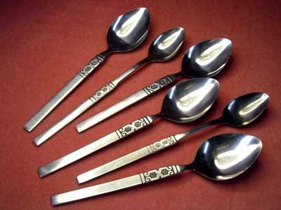 ONEIDA ARTISTIC 4 PLACE &2 ICED TEA SPOONS NORTHLAND STAINLESS FLATWARE SILVERWARE