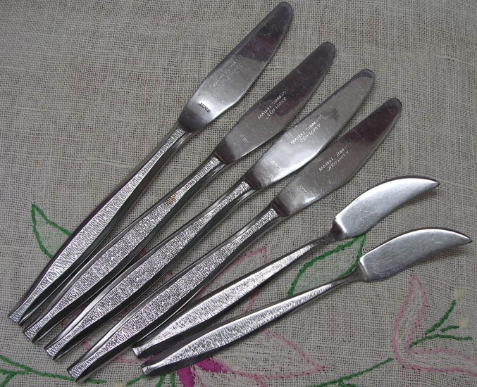 HULL FLORENCE AAA 2 SPREADERS &4 KNIVES STAINLESS STEEL FLATWARE SILVERWARE