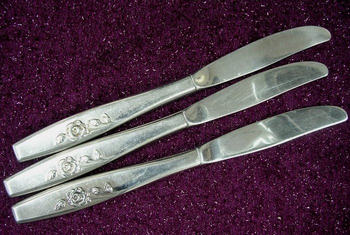 ONEIDA LTD 1881 ROGERS OUR or FOREVER ROSE 3 PLACE KNIVES STAINLESS FLATWARE SILVERWARE