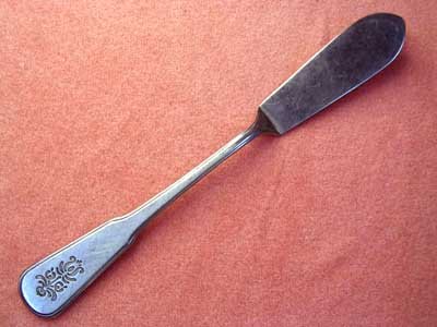 ONEIDA VILLAGE SPREADER DELUXE STAINLESS FLATWARE SILVERWARE
