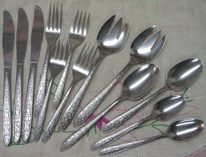 INTERNATIONAL DAPHNE 13pc SUPERIOR STAINLESS FLATWARE SILVERWARE