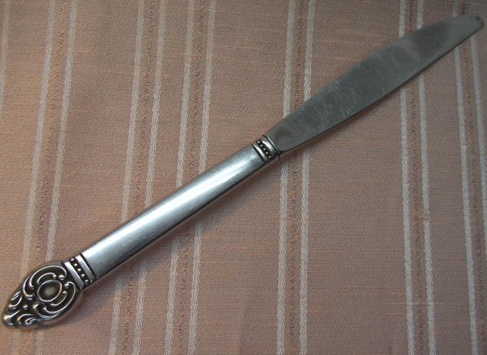 ONEIDA 1881 ROGERS DANISH COURT PLACE KNIFE STAINLESS FLATWARE SILVERWARE