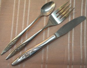 ONEIDA DELUXE LASTING ROSE 4pc STAINLESS FLATWARE SILVERWARE