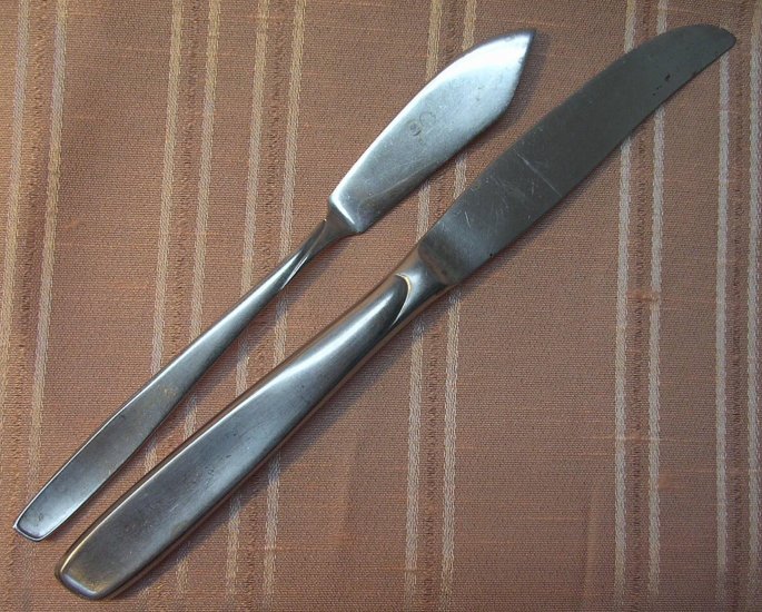 TOWLE TWS 184 TWS184 SPREADER & PLACE KNIFE SUPREME CUTLERY STAINLESS FLATWARE SILVERWARE