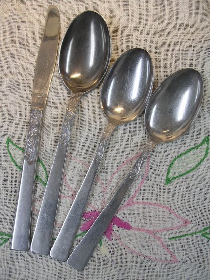WELLING WARE WWA 1 WWA1 KNIFE 2PLACE & SERVING SPOONS STAINLESS FLATWARE SILVERWARE