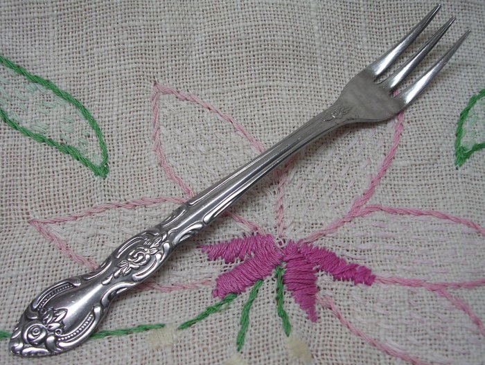 IMPERIAL IMI 4 IMI4 STAINLESS SEAFOOD FORK FLATWARE SILVERWARE