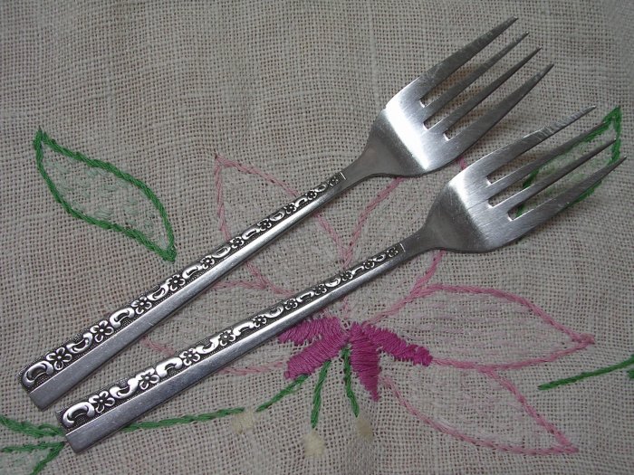 ROGERS Co DANISH MODE or FLORAL MOTIF 2 SALAD FORKS STAINLESS FLATWARE SILVERWARE