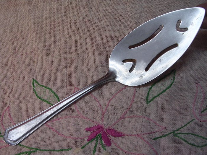 DS DS 5 DS5 PIERCED DESSERT SERVER STAINLESS FLATWARE SILVERWARE