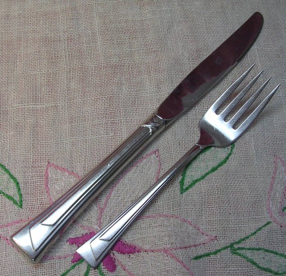 ONEIDA LEDGES SALAD FORK & PLACE KNIFE STAINLESS FLATWARE SILVERWARE